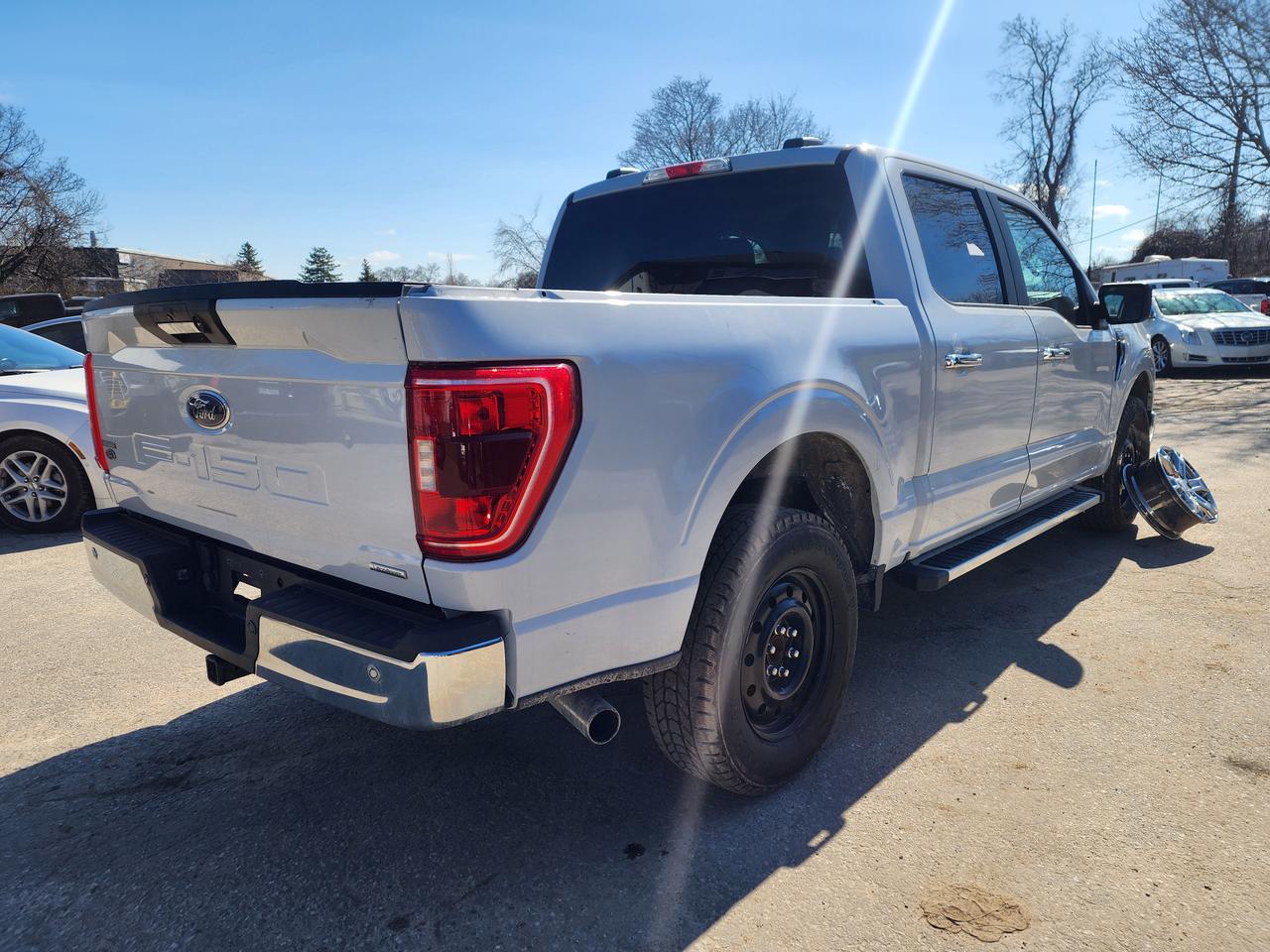 2022 Ford F-150 XLT l Clean Carfax l 2.7L l 6 Passenger l Crew Cab Photo