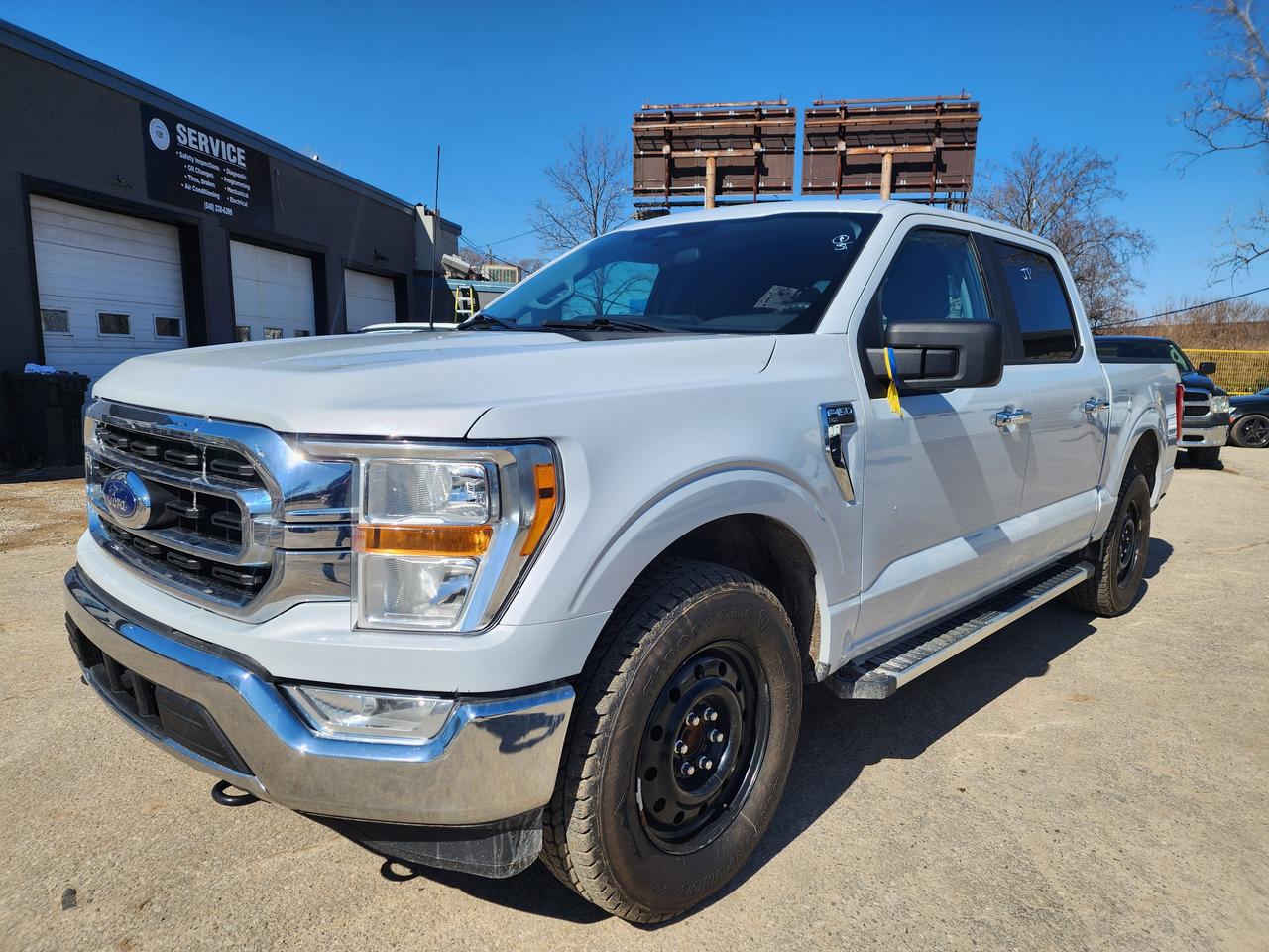 2022 Ford F-150 XLT l Clean Carfax l 2.7L l 6 Passenger l Crew Cab
