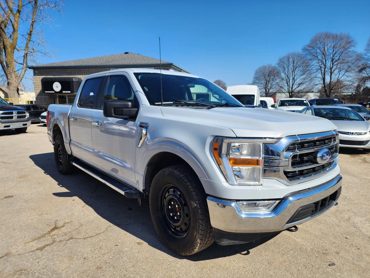 2022 Ford F-150 XLT l Clean Carfax l 2.7L l 6 Passenger l Crew Cab Photo
