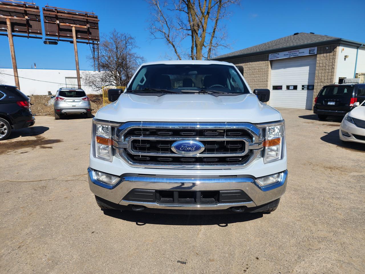 2022 Ford F-150 XLT l Clean Carfax l 2.7L l 6 Passenger l Crew Cab Photo