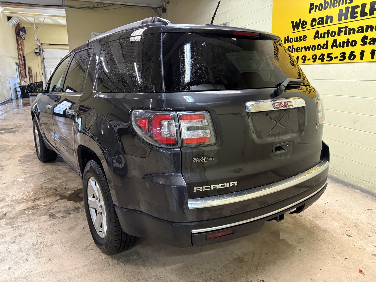 2016 GMC Acadia SLE Photo3