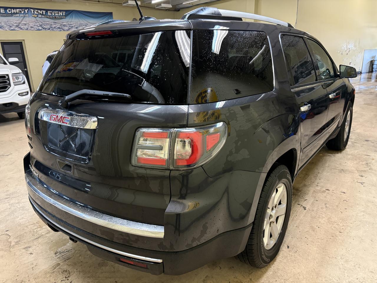 2016 GMC Acadia SLE Photo4