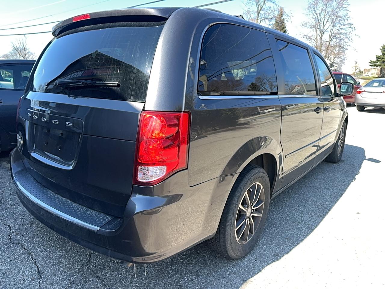 2017 Dodge Grand Caravan SXT Premium Plus Photo