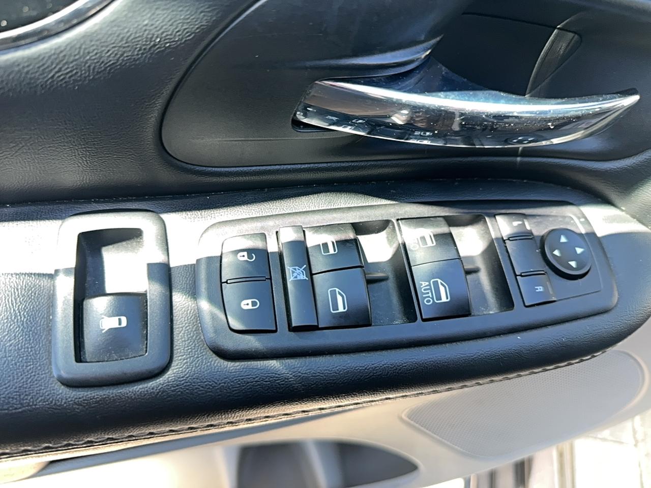 2017 Dodge Grand Caravan SXT Premium Plus Photo