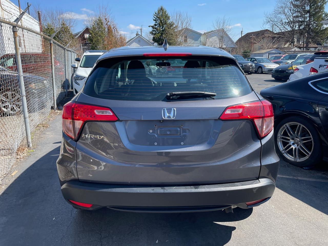 2017 Honda HR-V LX *ONE OWNER, BACKUP CAMERA, HEATED SEATS* Photo