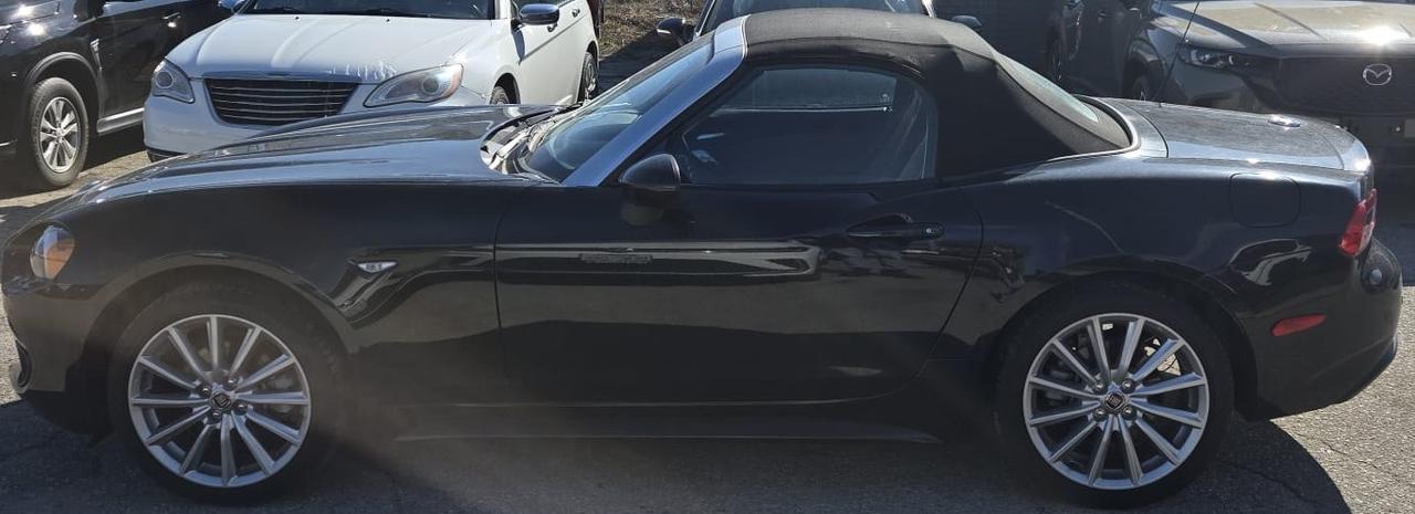 2017 Fiat 124 Spider LUSSO / LEATHER / NAV / HTD SEATS / LOW KMS Photo