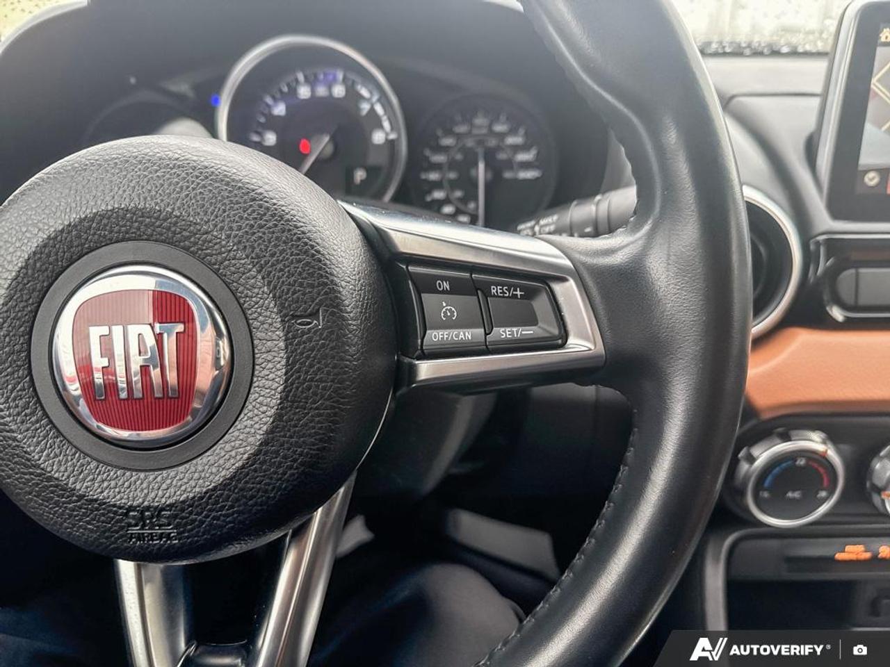 2017 Fiat 124 Spider LUSSO / LEATHER / NAV / HTD SEATS / LOW KMS Photo