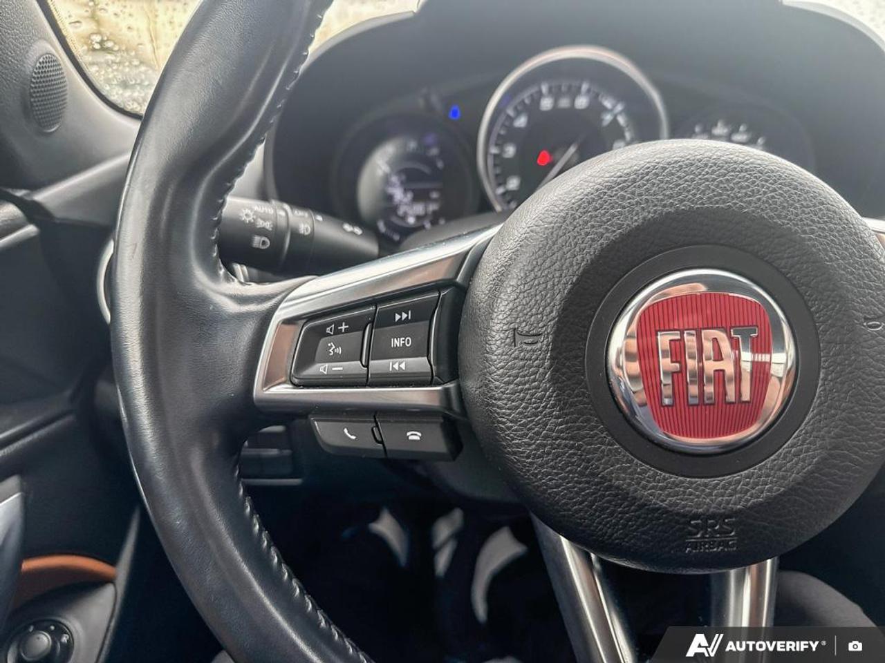 2017 Fiat 124 Spider LUSSO / LEATHER / NAV / HTD SEATS / LOW KMS Photo