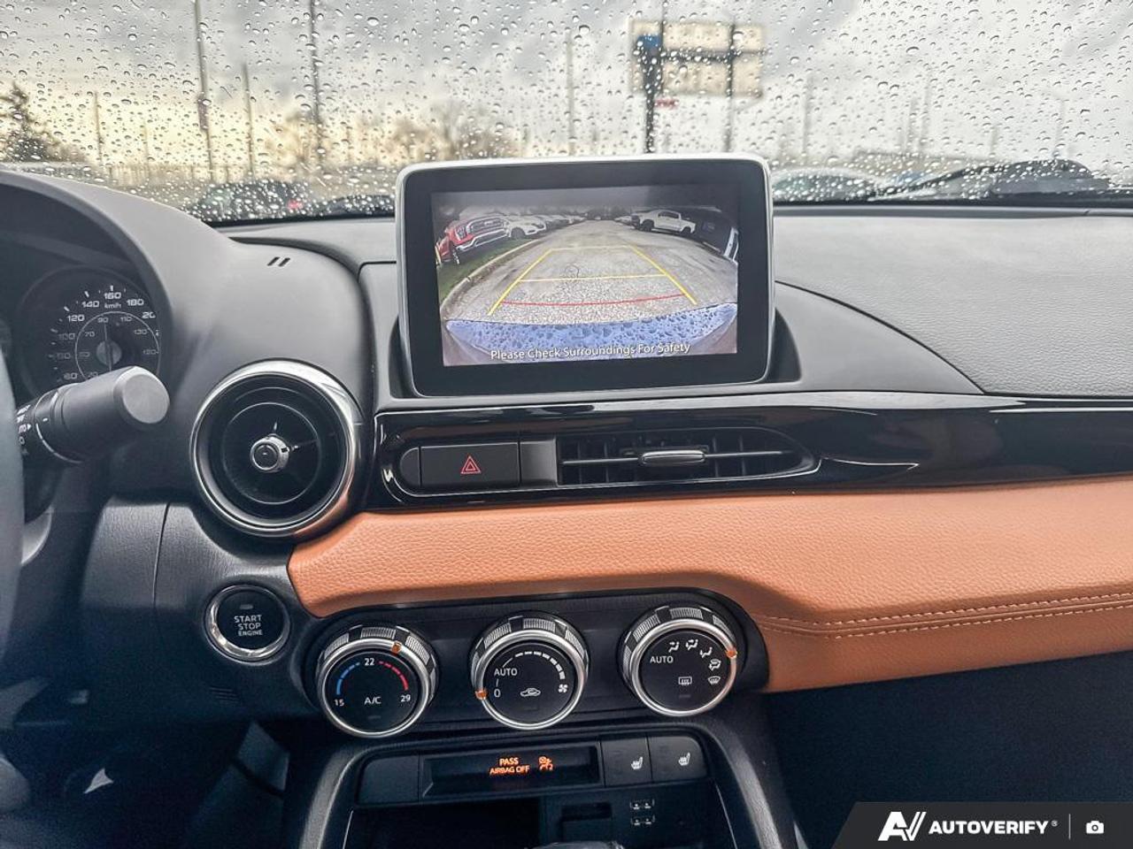 2017 Fiat 124 Spider LUSSO / LEATHER / NAV / HTD SEATS / LOW KMS Photo