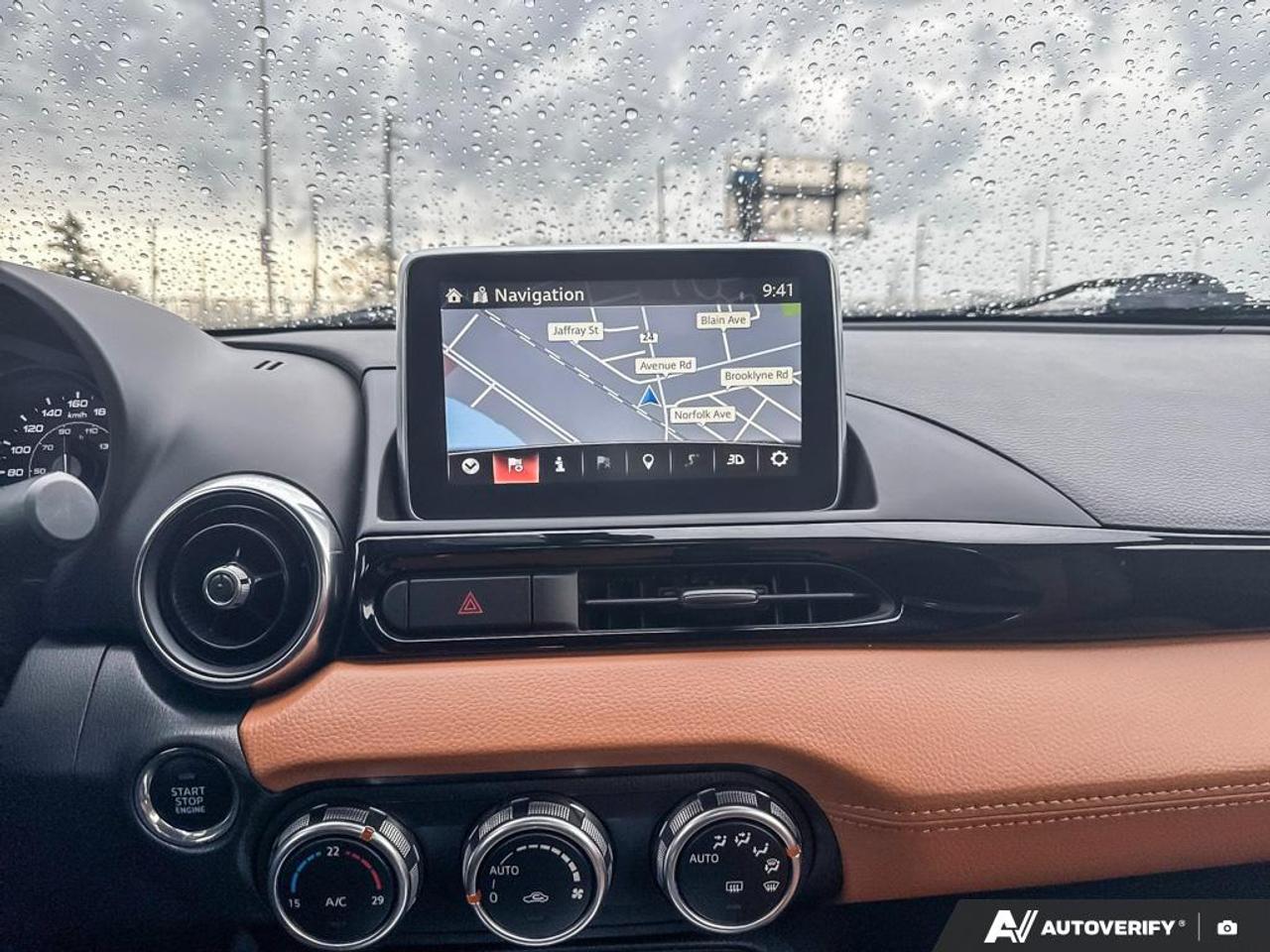 2017 Fiat 124 Spider LUSSO / LEATHER / NAV / HTD SEATS / LOW KMS Photo