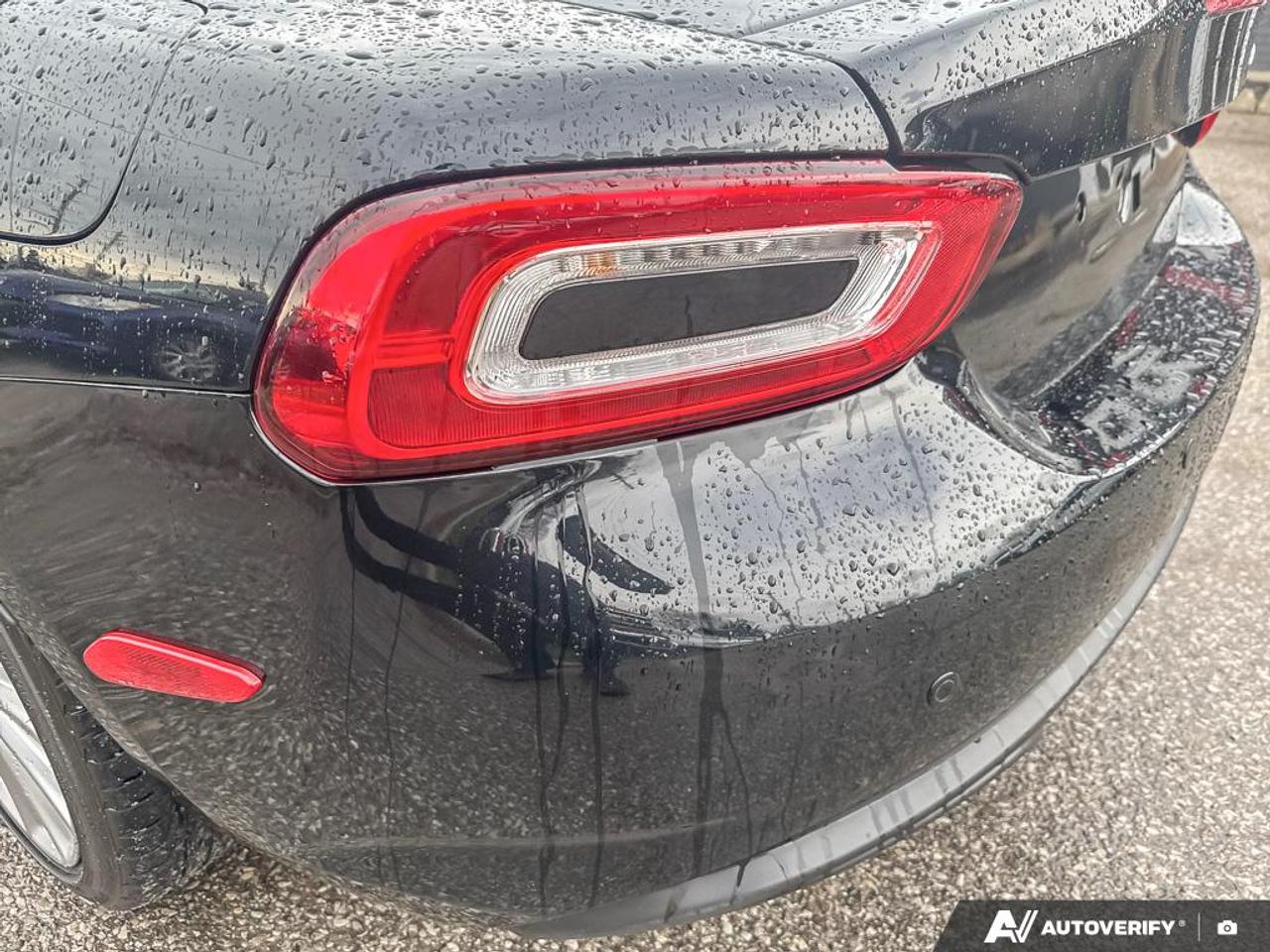 2017 Fiat 124 Spider LUSSO / LEATHER / NAV / HTD SEATS / LOW KMS Photo