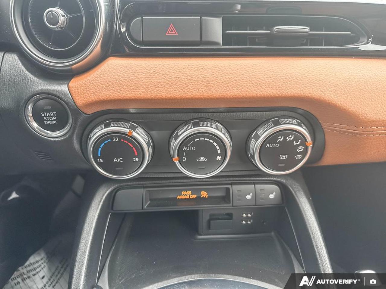 2017 Fiat 124 Spider LUSSO / LEATHER / NAV / HTD SEATS / LOW KMS Photo