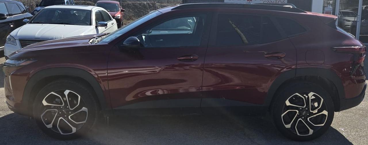 2025 Chevrolet Trax 2RS / NO ACCIDENTS / ROOF / LEATHER / ONE OWNER Photo