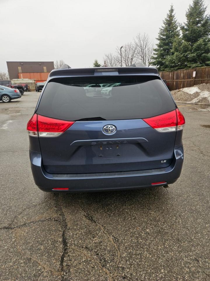 2014 Toyota Sienna * NO ACCIDENTS * LOW KM " Photo3