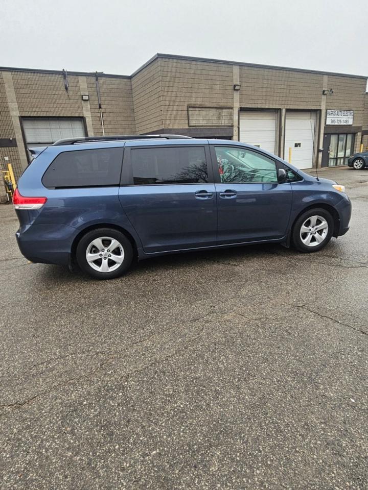2014 Toyota Sienna * NO ACCIDENTS * LOW KM " Photo