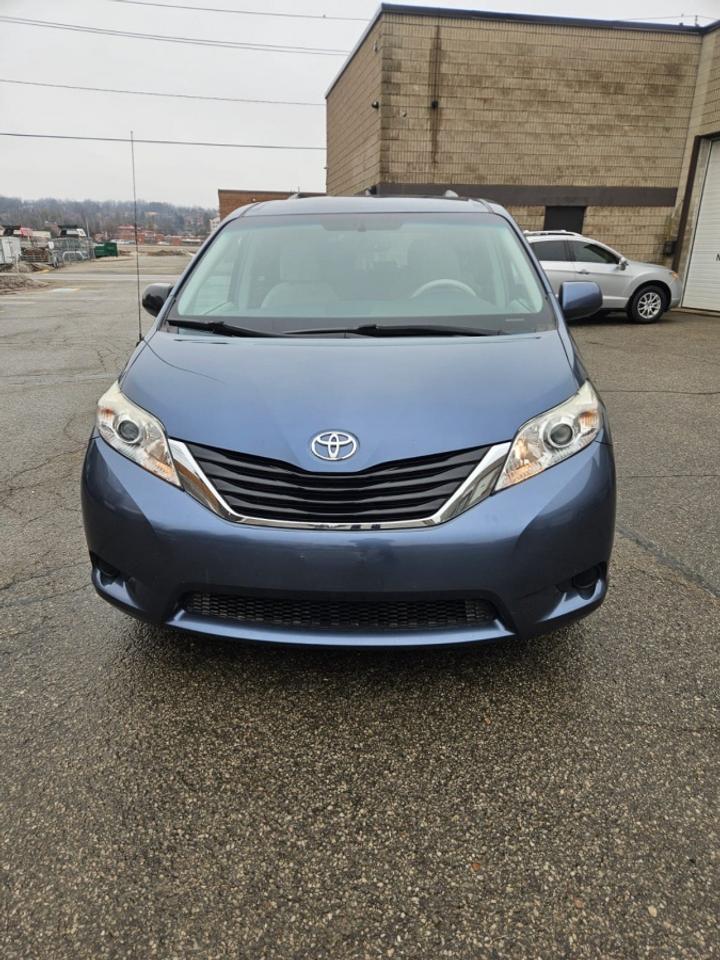 2014 Toyota Sienna * NO ACCIDENTS * LOW KM " Photo