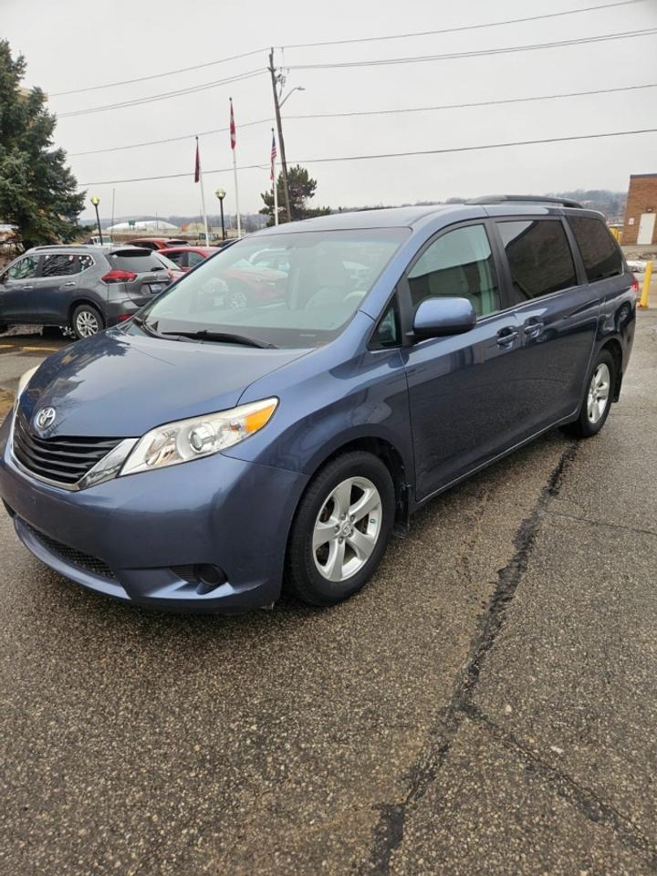 2014 Toyota Sienna * NO ACCIDENTS * LOW KM " Photo