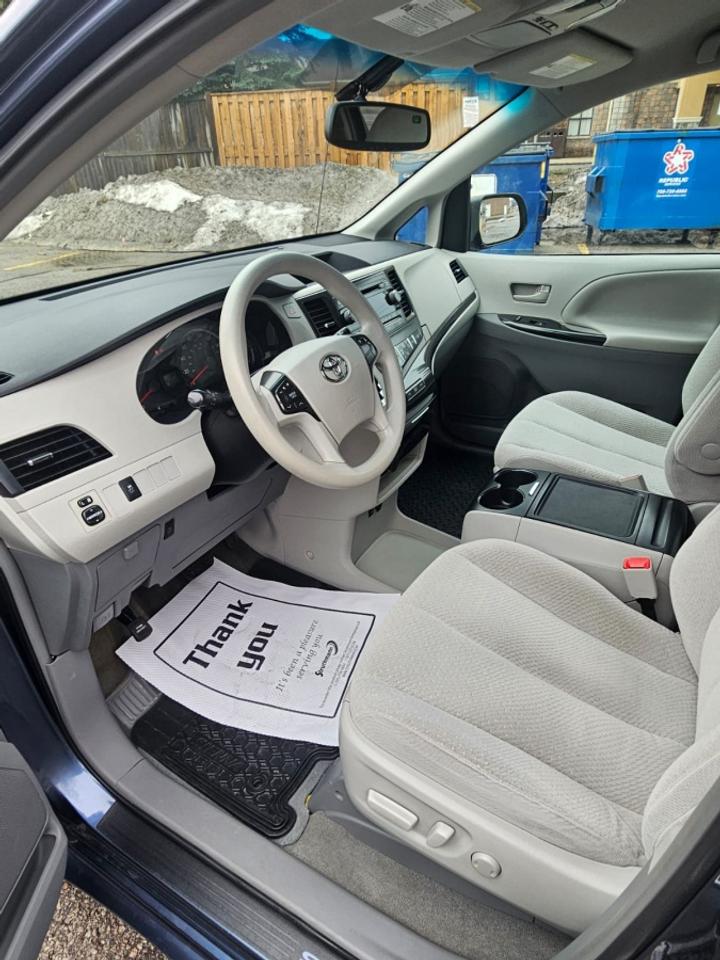 2014 Toyota Sienna * NO ACCIDENTS * LOW KM " Photo