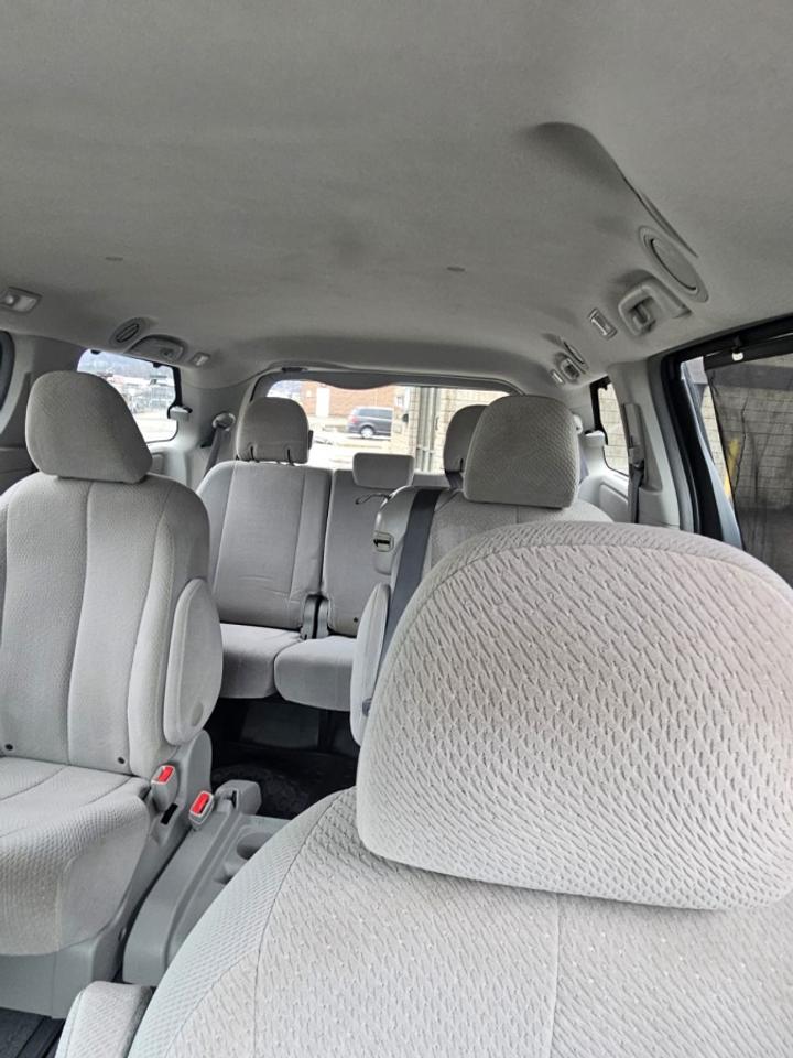 2014 Toyota Sienna * NO ACCIDENTS * LOW KM " Photo