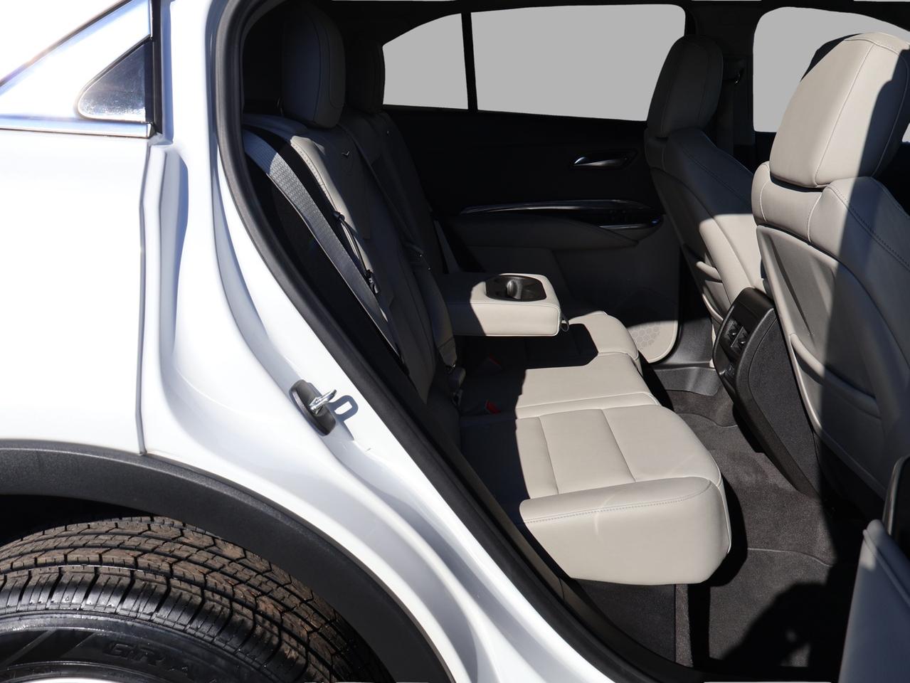 2020 Cadillac XT4 LUXURY AWD CERTIFIED *CADILLAC MAINTAIN* CAMERA BLUETOOTH HEATED LEATHER/STEERING CRUISE ALLOYS Photo