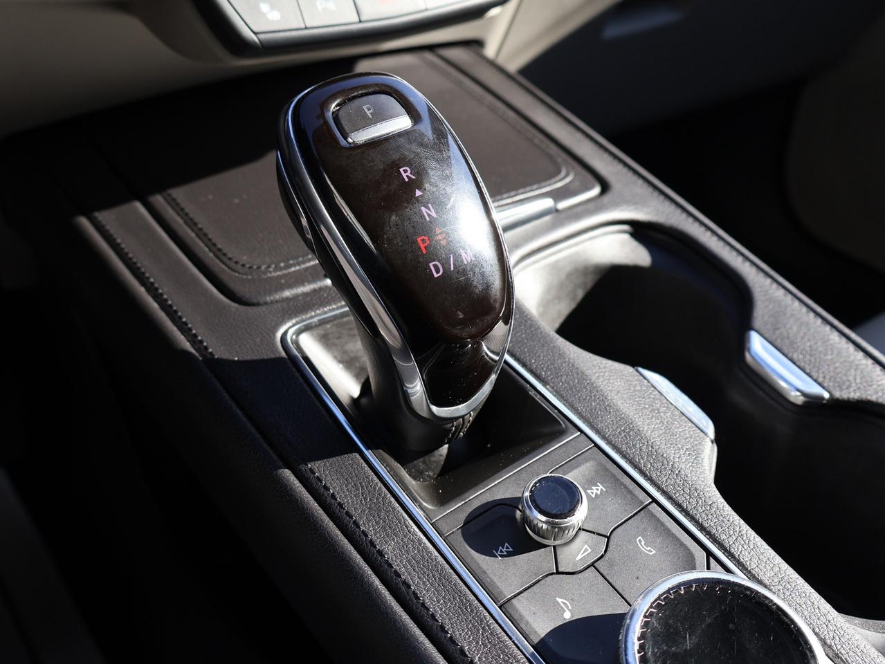 2020 Cadillac XT4 LUXURY AWD CERTIFIED *CADILLAC MAINTAIN* CAMERA BLUETOOTH HEATED LEATHER/STEERING CRUISE ALLOYS Photo