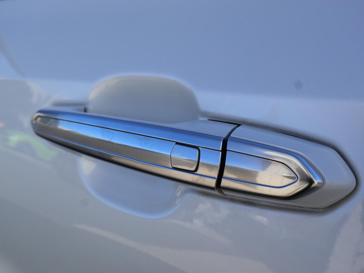 2020 Cadillac XT4 LUXURY AWD CERTIFIED *CADILLAC MAINTAIN* CAMERA BLUETOOTH HEATED LEATHER/STEERING CRUISE ALLOYS Photo