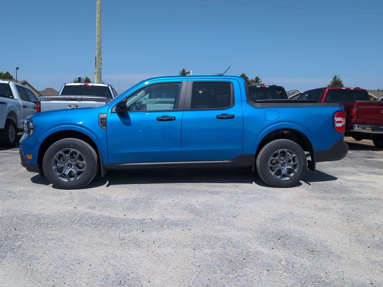 2026 Ford Maverick XLT SuperCrew Hybrid AWD Photo2