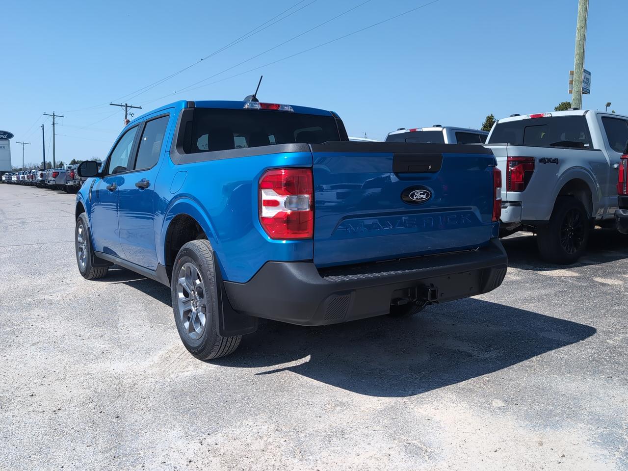 2026 Ford Maverick XLT SuperCrew Hybrid AWD Photo3