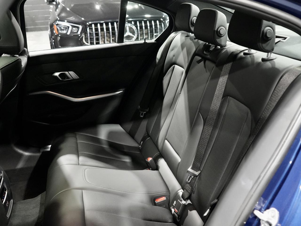 2022 BMW 330i xDrive|ROOF|CAM|DRIVE ASSIST|NAV|NO ACCIDENTS Photo