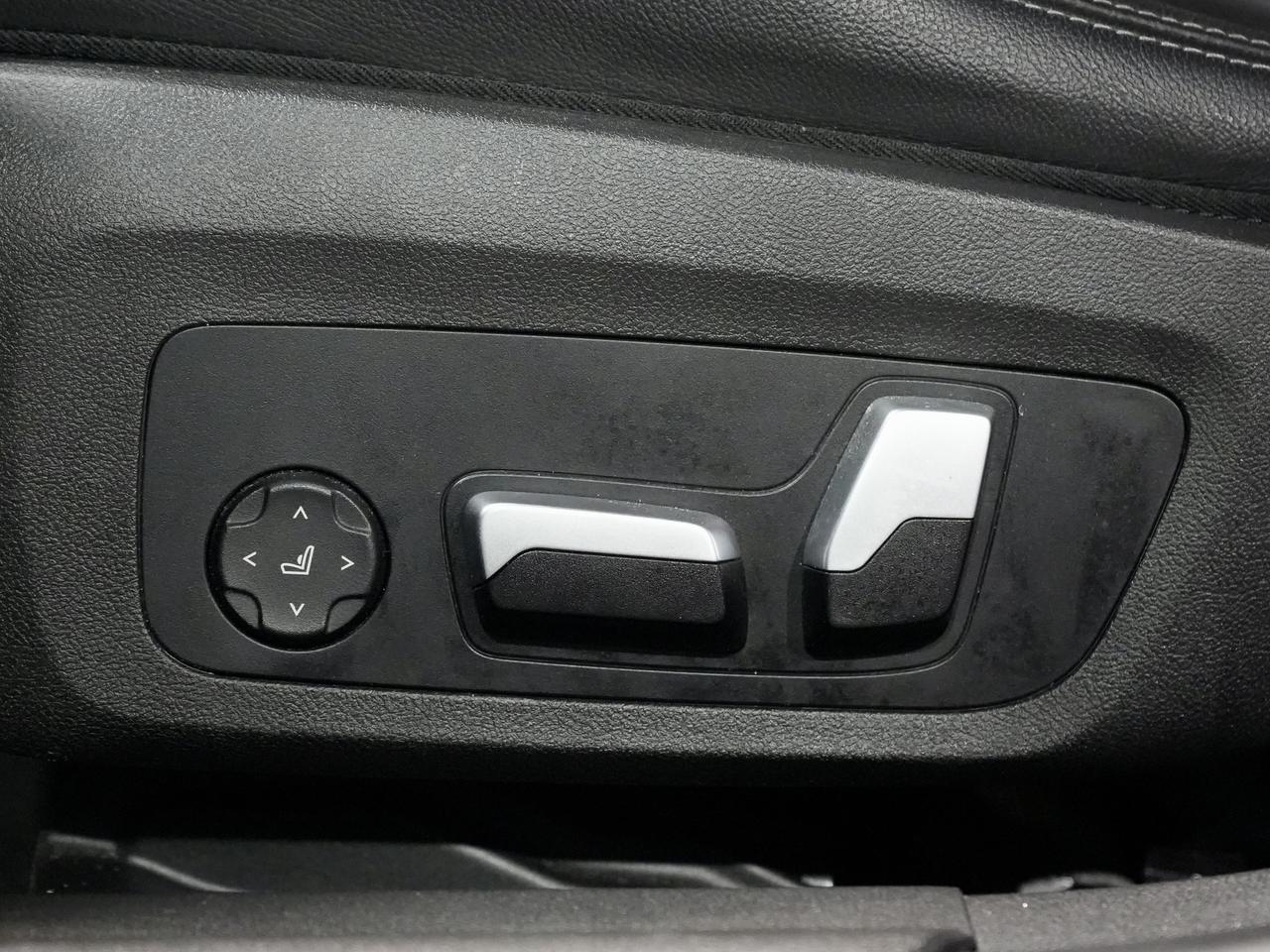 2022 BMW 330i xDrive|ROOF|CAM|DRIVE ASSIST|NAV|NO ACCIDENTS Photo