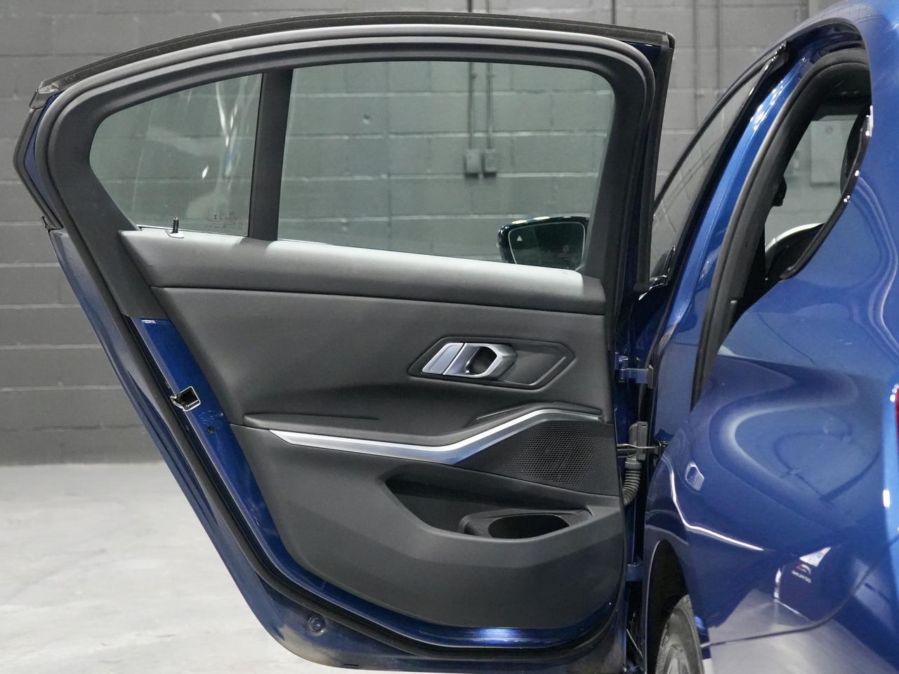 2022 BMW 330i xDrive|ROOF|CAM|DRIVE ASSIST|NAV|NO ACCIDENTS Photo