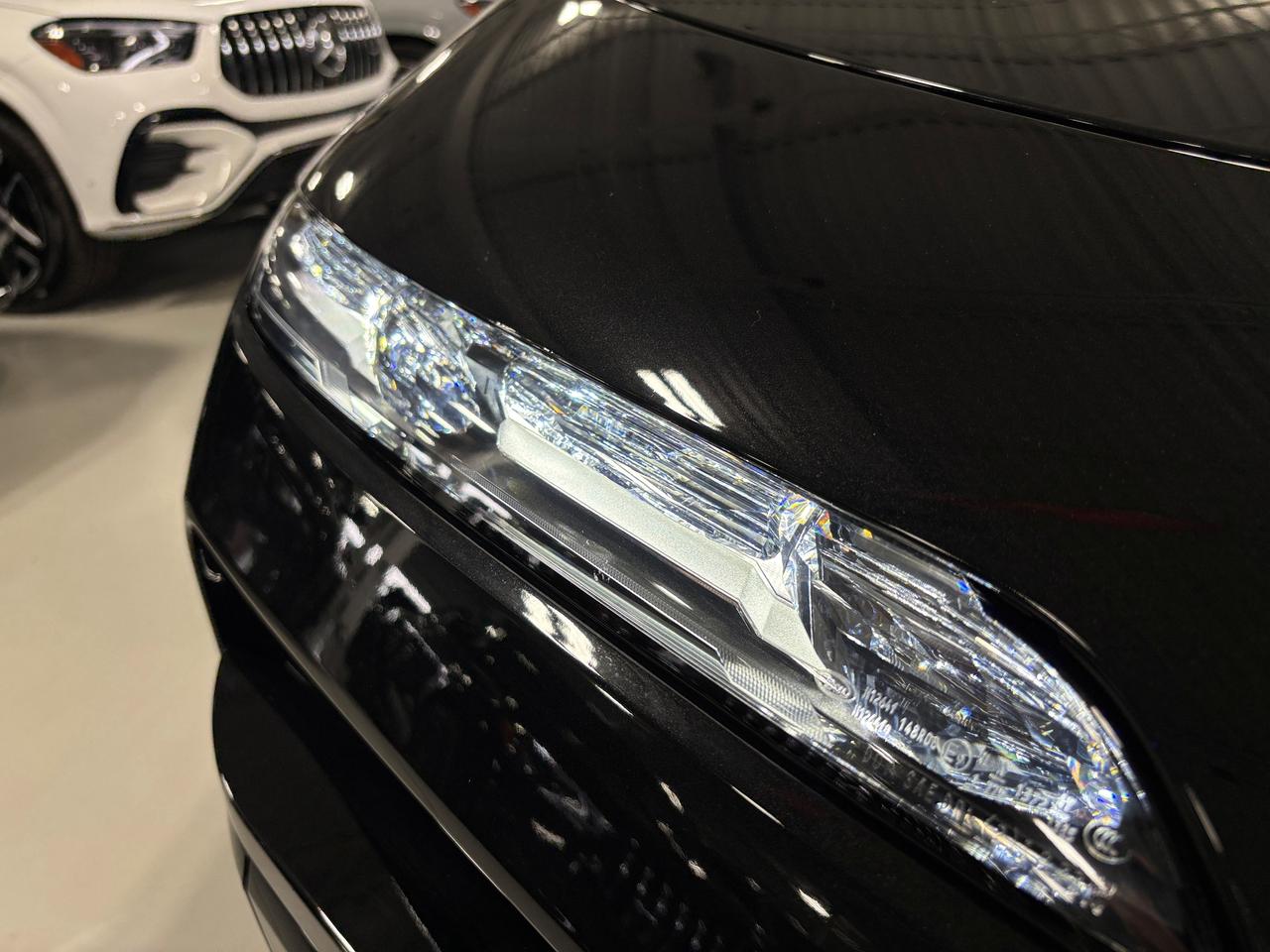 2024 BMW 7 Series 760i xDrive|MPKG|NO LUX TAX|AUTODOORS|SWAROVSKI|+ Photo