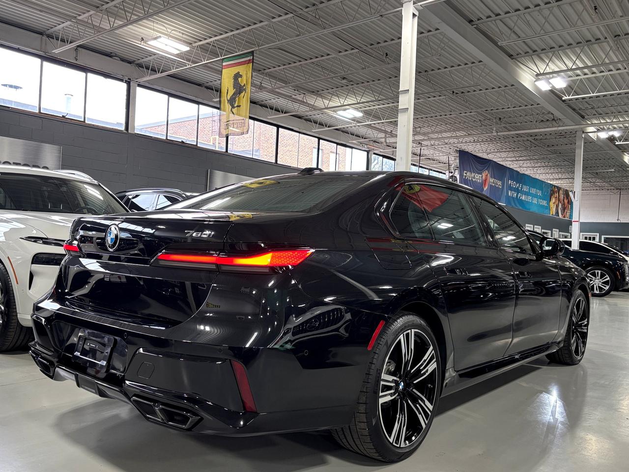 2024 BMW 7 Series 760i xDrive|MPKG|NO LUX TAX|AUTODOORS|SWAROVSKI|+ Photo