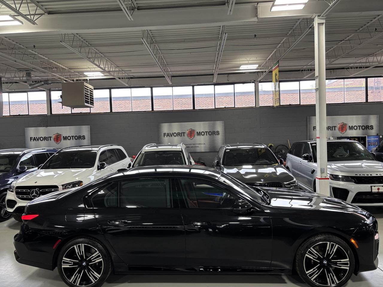 2024 BMW 7 Series 760i xDrive|MPKG|NO LUX TAX|AUTODOORS|SWAROVSKI|+ Photo