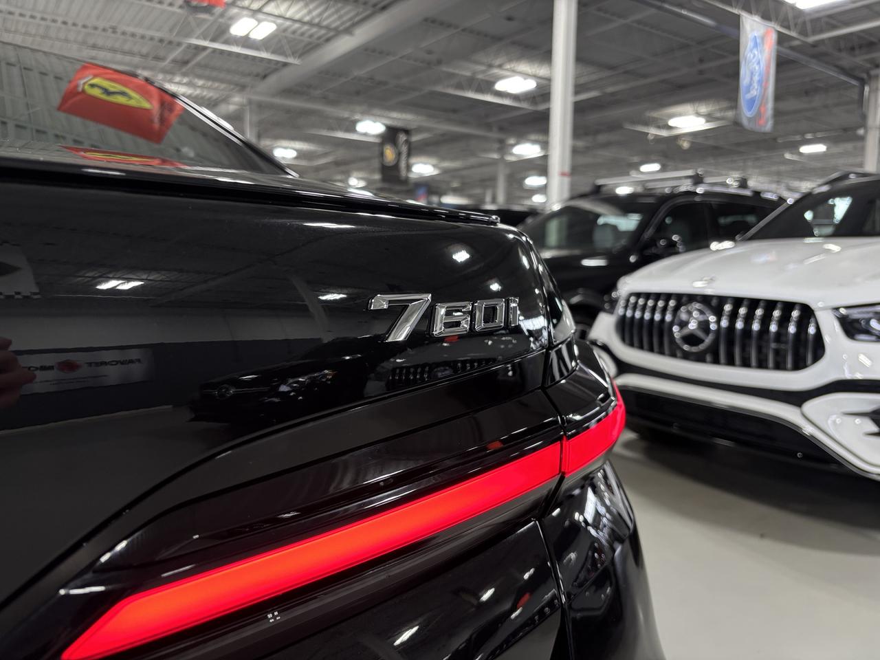 2024 BMW 7 Series 760i xDrive|MPKG|NO LUX TAX|AUTODOORS|SWAROVSKI|+ Photo