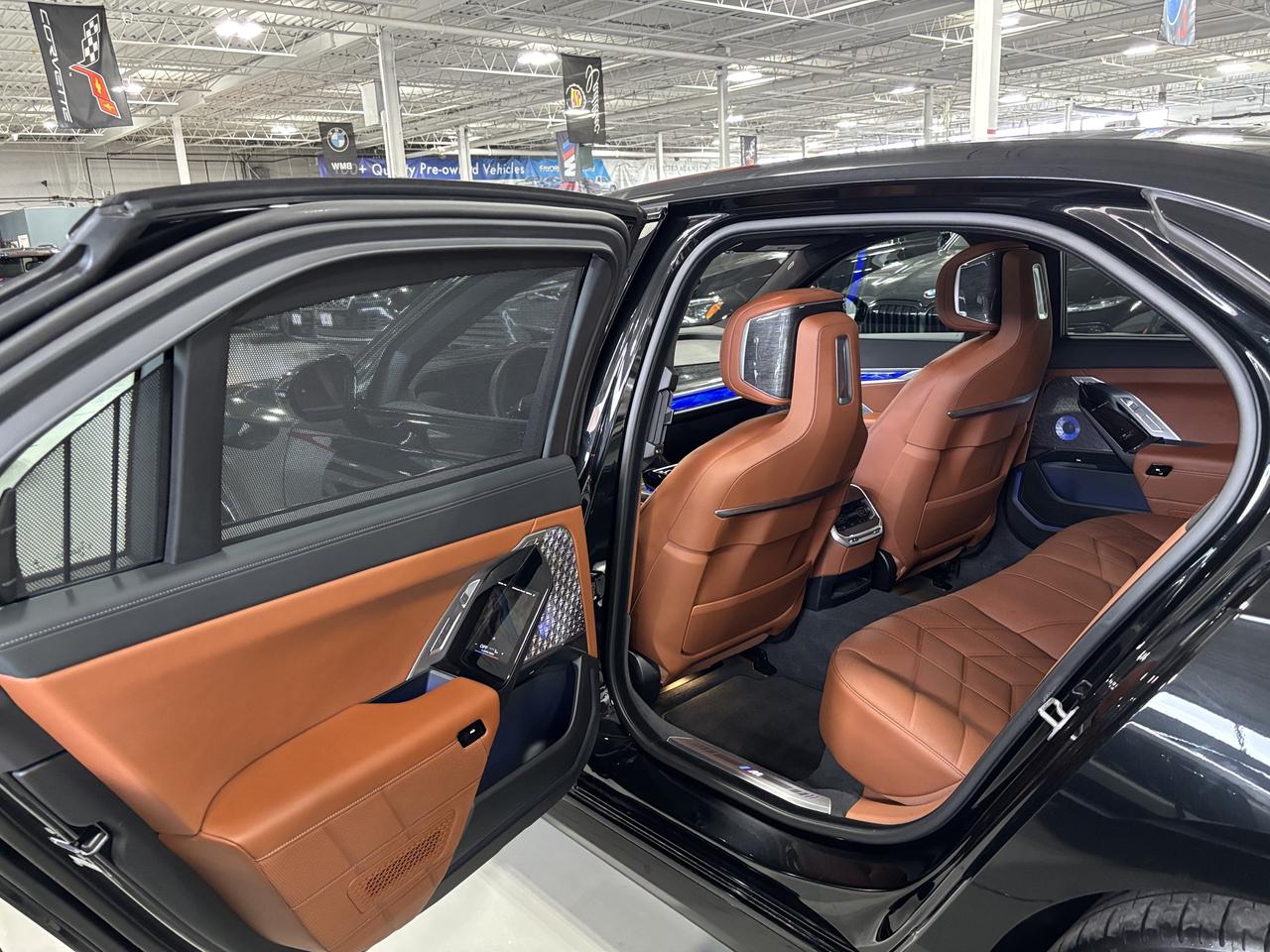 2024 BMW 7 Series 760i xDrive|MPKG|NO LUX TAX|AUTODOORS|SWAROVSKI|+ Photo