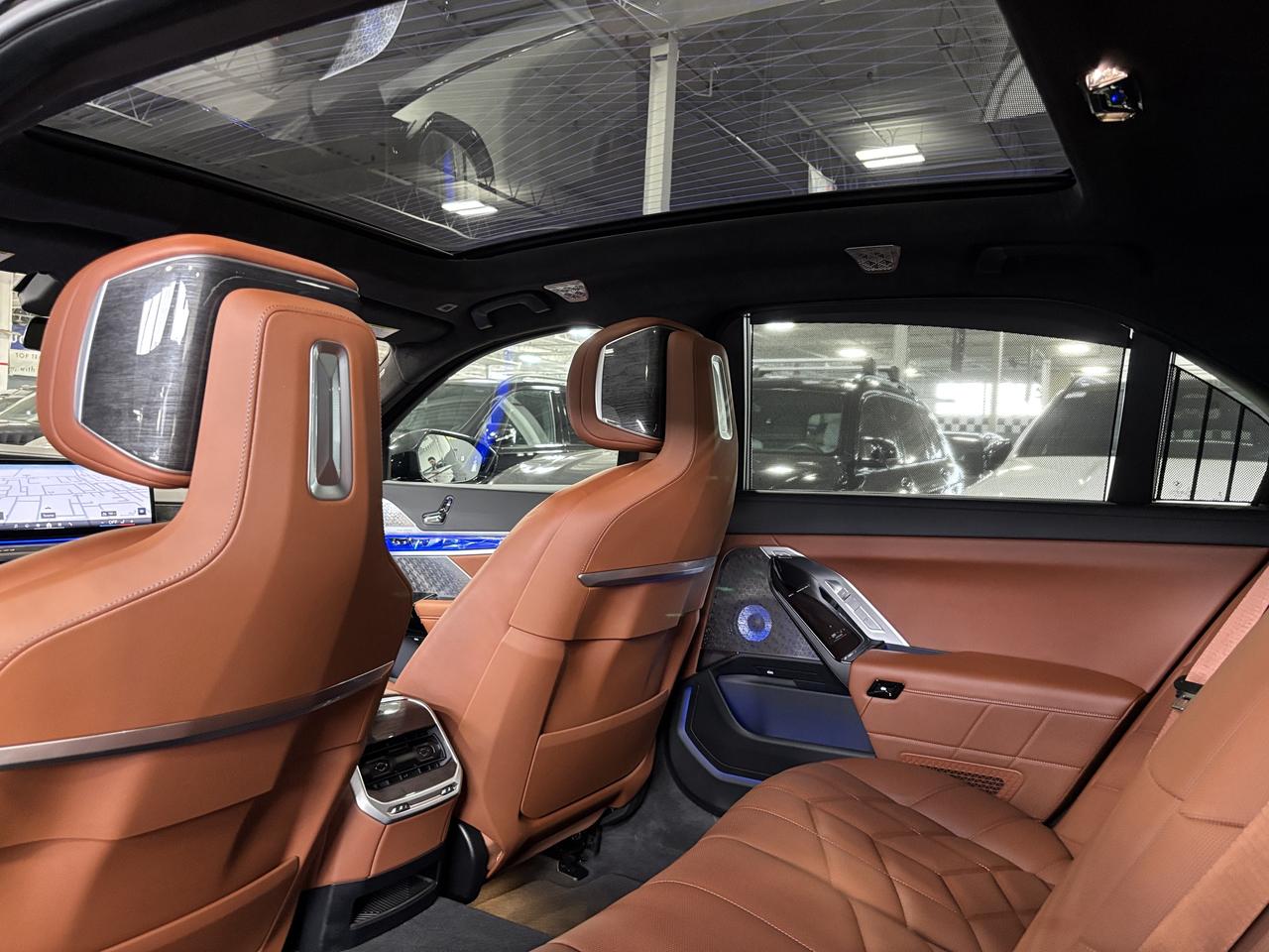 2024 BMW 7 Series 760i xDrive|MPKG|NO LUX TAX|AUTODOORS|SWAROVSKI|+ Photo