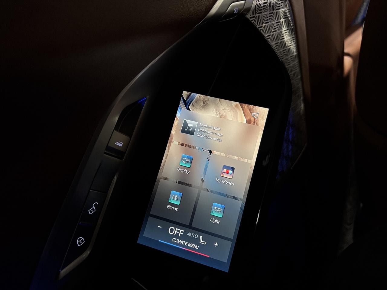 2024 BMW 7 Series 760i xDrive|MPKG|NO LUX TAX|AUTODOORS|SWAROVSKI|+ Photo