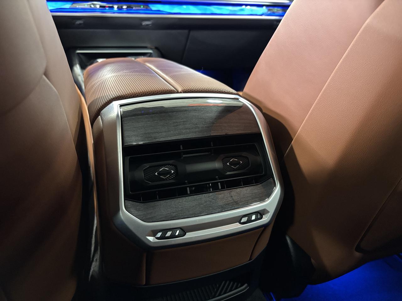 2024 BMW 7 Series 760i xDrive|MPKG|NO LUX TAX|AUTODOORS|SWAROVSKI|+ Photo