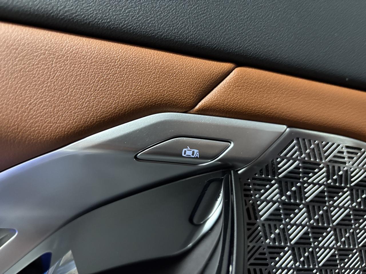 2024 BMW 7 Series 760i xDrive|MPKG|NO LUX TAX|AUTODOORS|SWAROVSKI|+ Photo