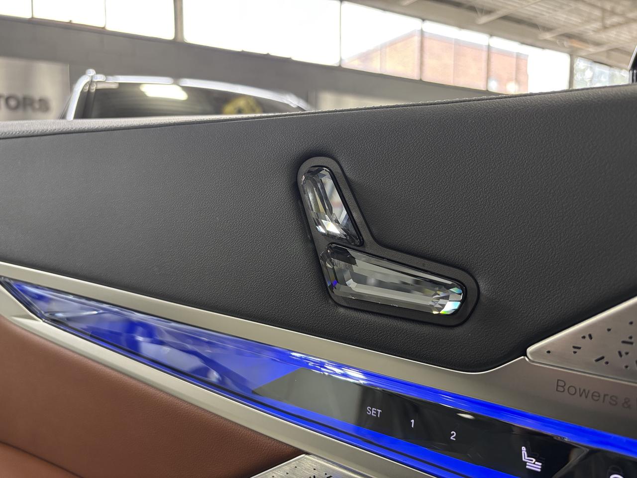 2024 BMW 7 Series 760i xDrive|MPKG|NO LUX TAX|AUTODOORS|SWAROVSKI|+ Photo