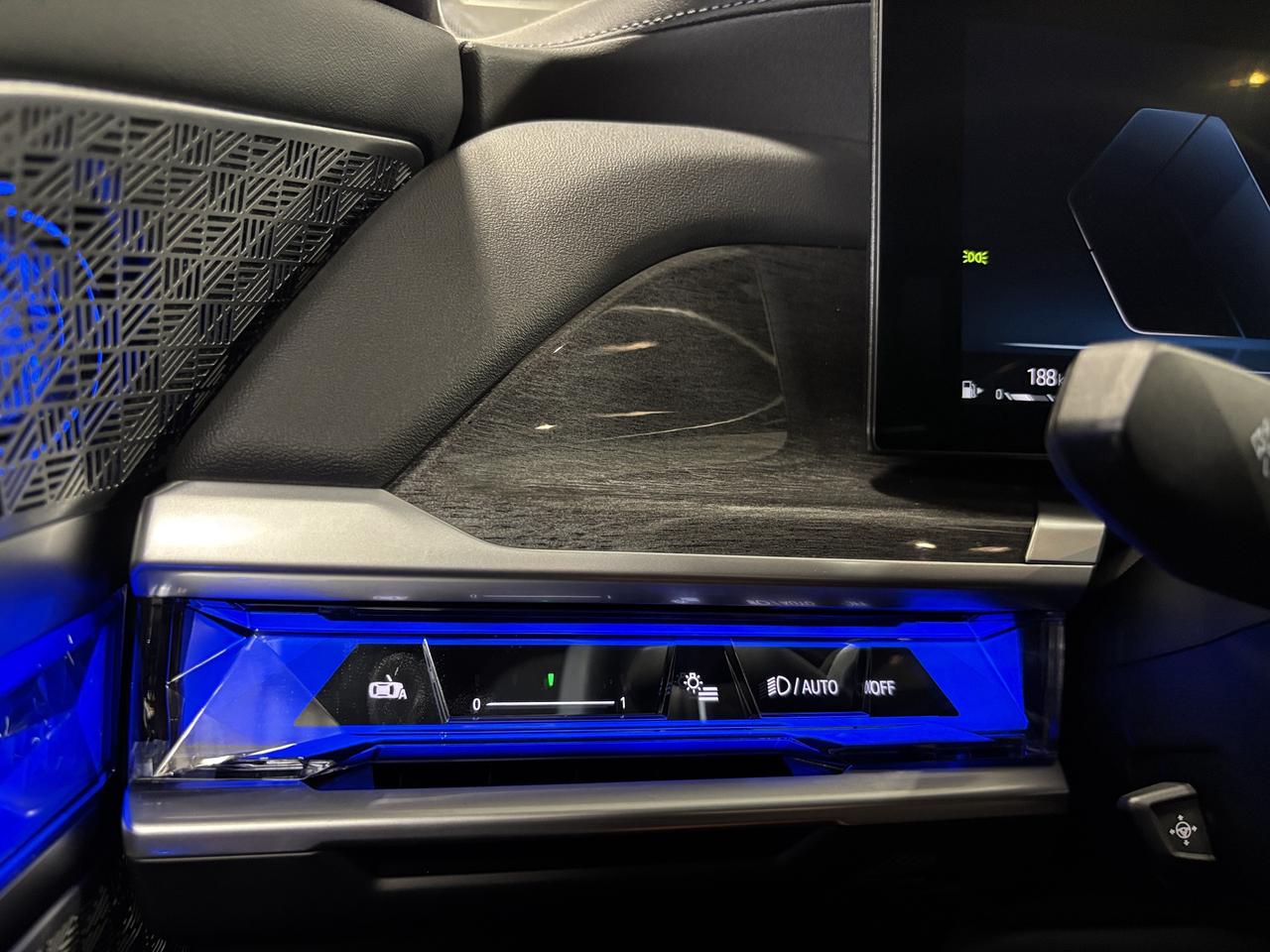 2024 BMW 7 Series 760i xDrive|MPKG|NO LUX TAX|AUTODOORS|SWAROVSKI|+ Photo