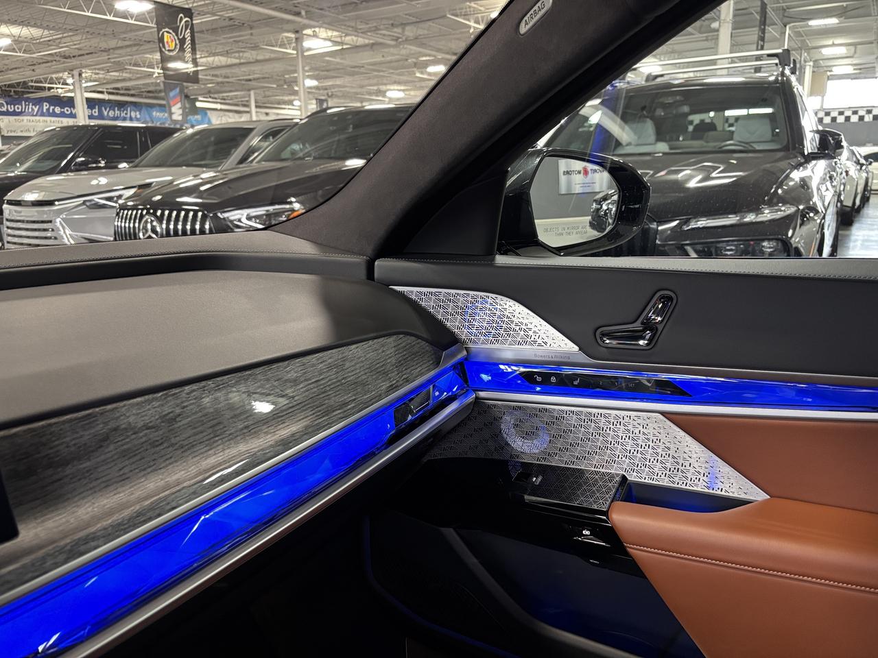 2024 BMW 7 Series 760i xDrive|MPKG|NO LUX TAX|AUTODOORS|SWAROVSKI|+ Photo