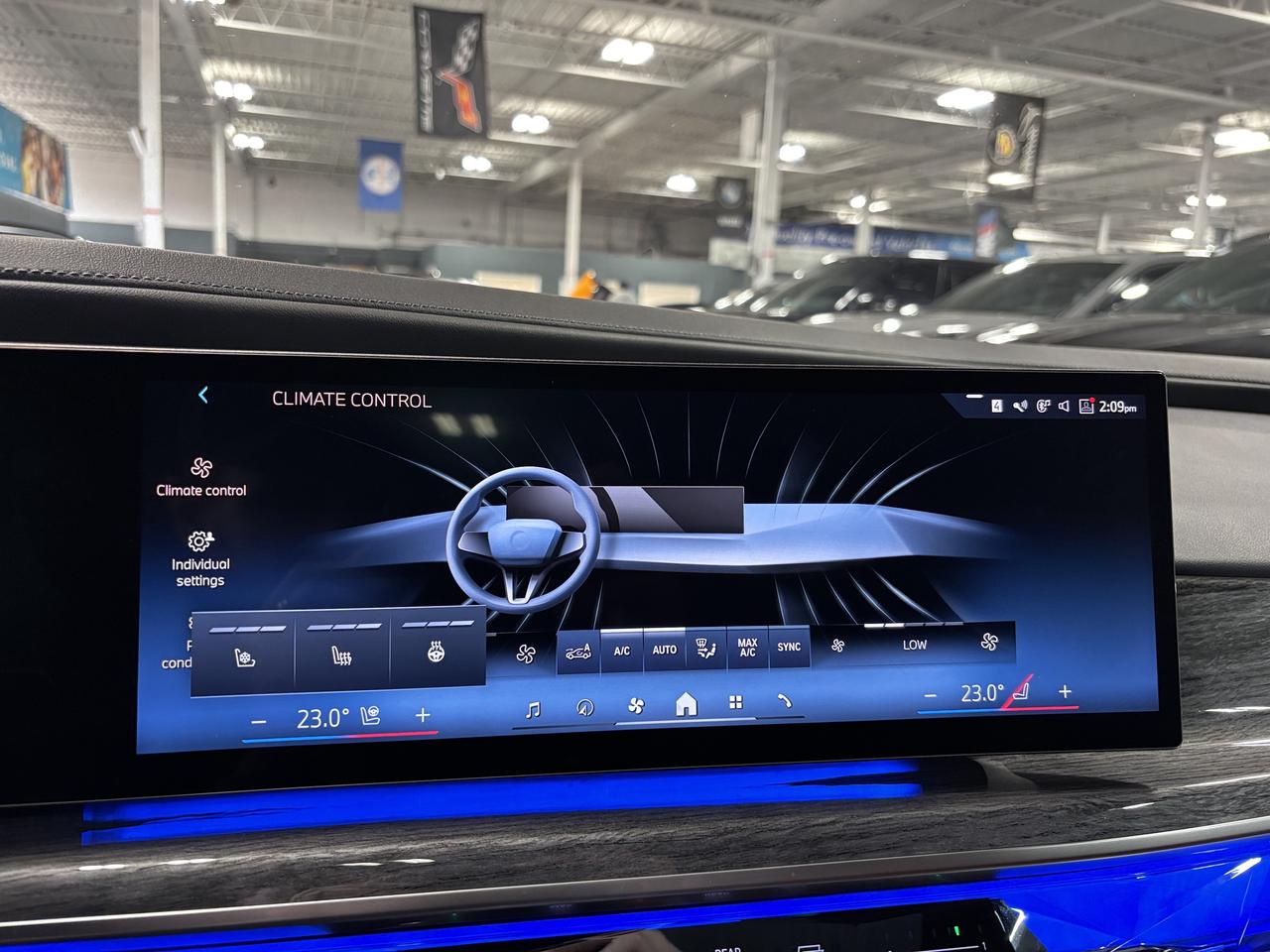 2024 BMW 7 Series 760i xDrive|MPKG|NO LUX TAX|AUTODOORS|SWAROVSKI|+ Photo