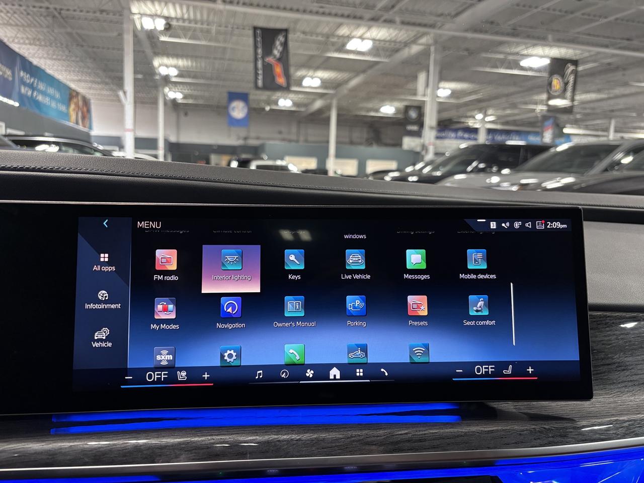 2024 BMW 7 Series 760i xDrive|MPKG|NO LUX TAX|AUTODOORS|SWAROVSKI|+ Photo