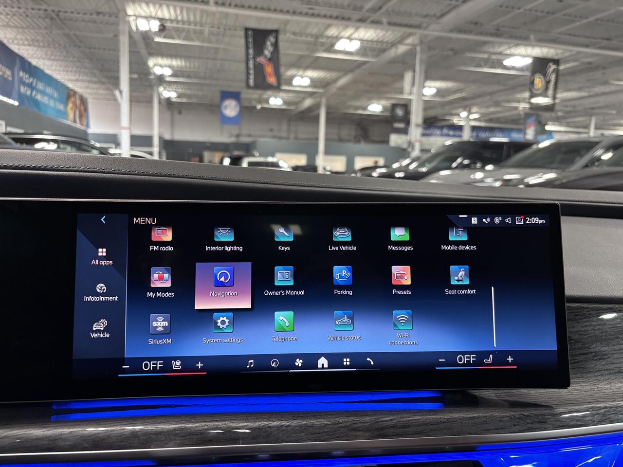 2024 BMW 7 Series 760i xDrive|MPKG|NO LUX TAX|AUTODOORS|SWAROVSKI|+ Photo