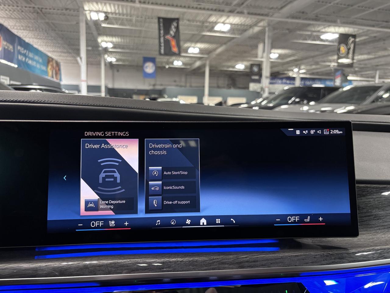 2024 BMW 7 Series 760i xDrive|MPKG|NO LUX TAX|AUTODOORS|SWAROVSKI|+ Photo