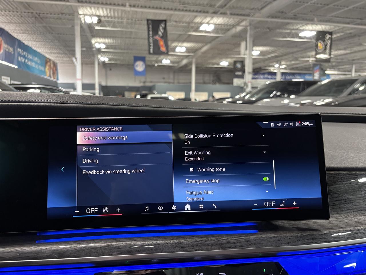 2024 BMW 7 Series 760i xDrive|MPKG|NO LUX TAX|AUTODOORS|SWAROVSKI|+ Photo