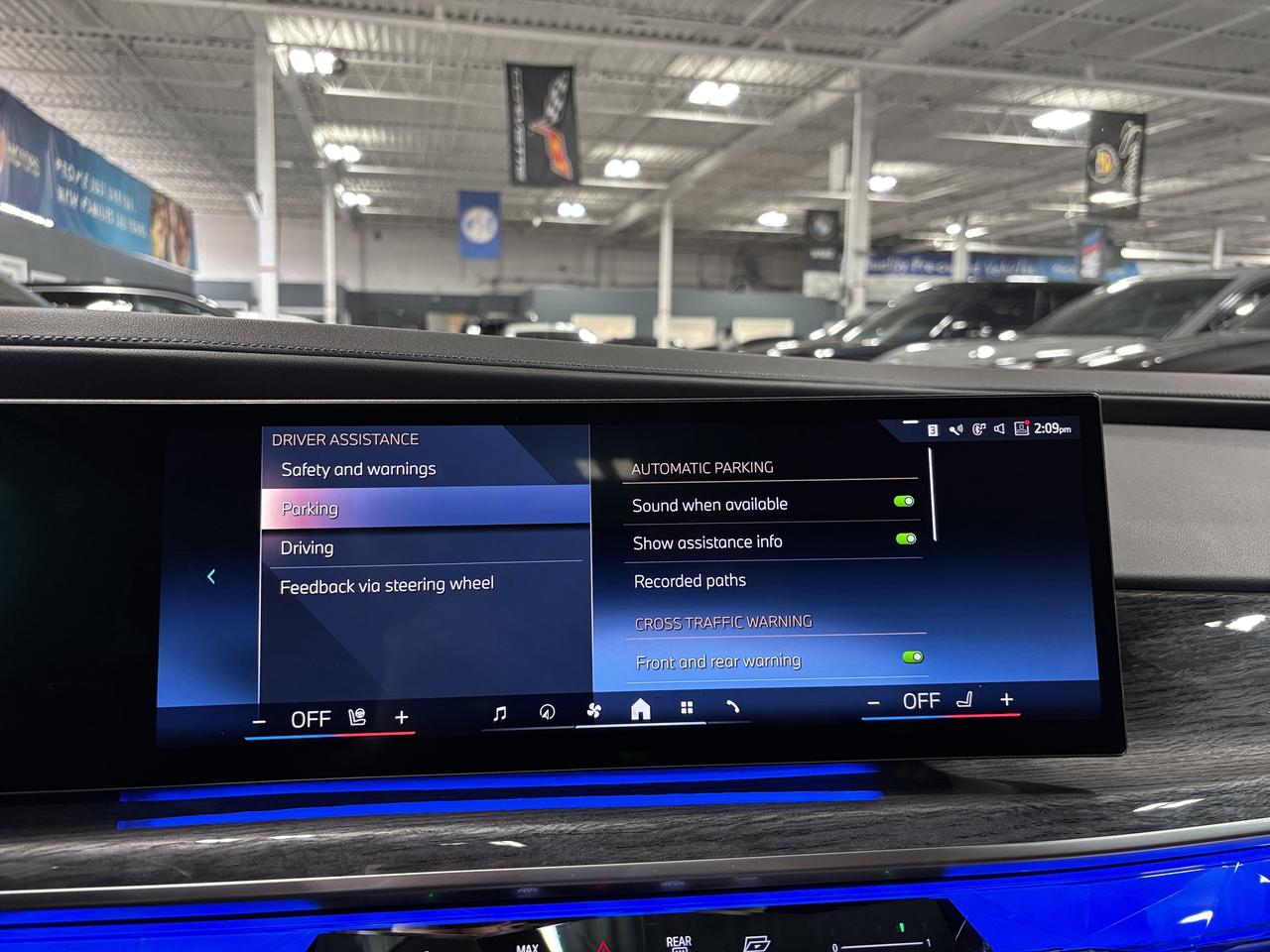 2024 BMW 7 Series 760i xDrive|MPKG|NO LUX TAX|AUTODOORS|SWAROVSKI|+ Photo