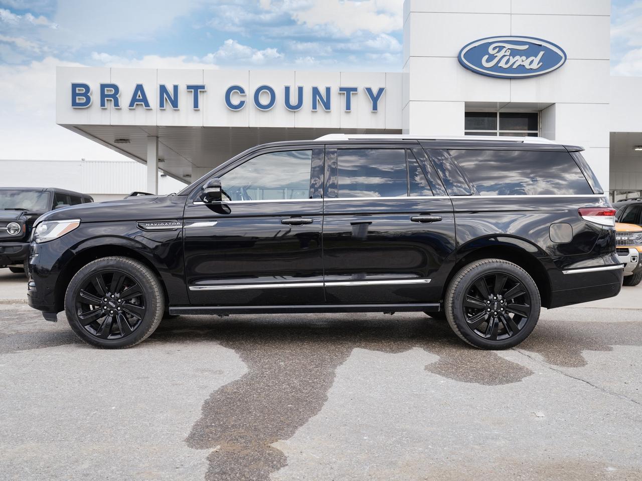 2023 Lincoln Navigator Reserve 4x4 | CAPTAIN SEATS | 7 PASS | LEATHER Photo